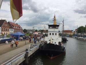Schlepper "Flensburg" (Bugsierer) im Binnenhafen Glückstadt